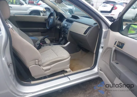 2008 Ford Focus Se/Ses z USA, uszkodzony, nr VIN 1FAHP33N58W121614